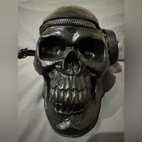 Killstar Gravedigger Skull Crossbody - Picture 5 of 7